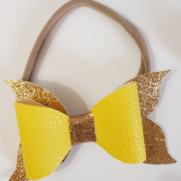 Faux leather piggy 🐷 tail bow 🎀 - Picture 3 of 3